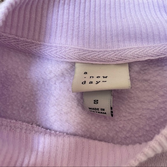 A New Day 🦄 Lavender Crew Neck Sweatshirt - Picture 2 of 8